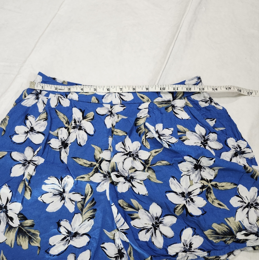 Hollister Size Small Floral Blue Women's Shorts - Picture 2 of 7